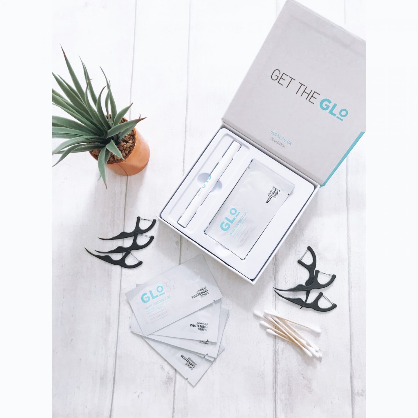 GLO32 flatlay from UK blogger LoveRosiee