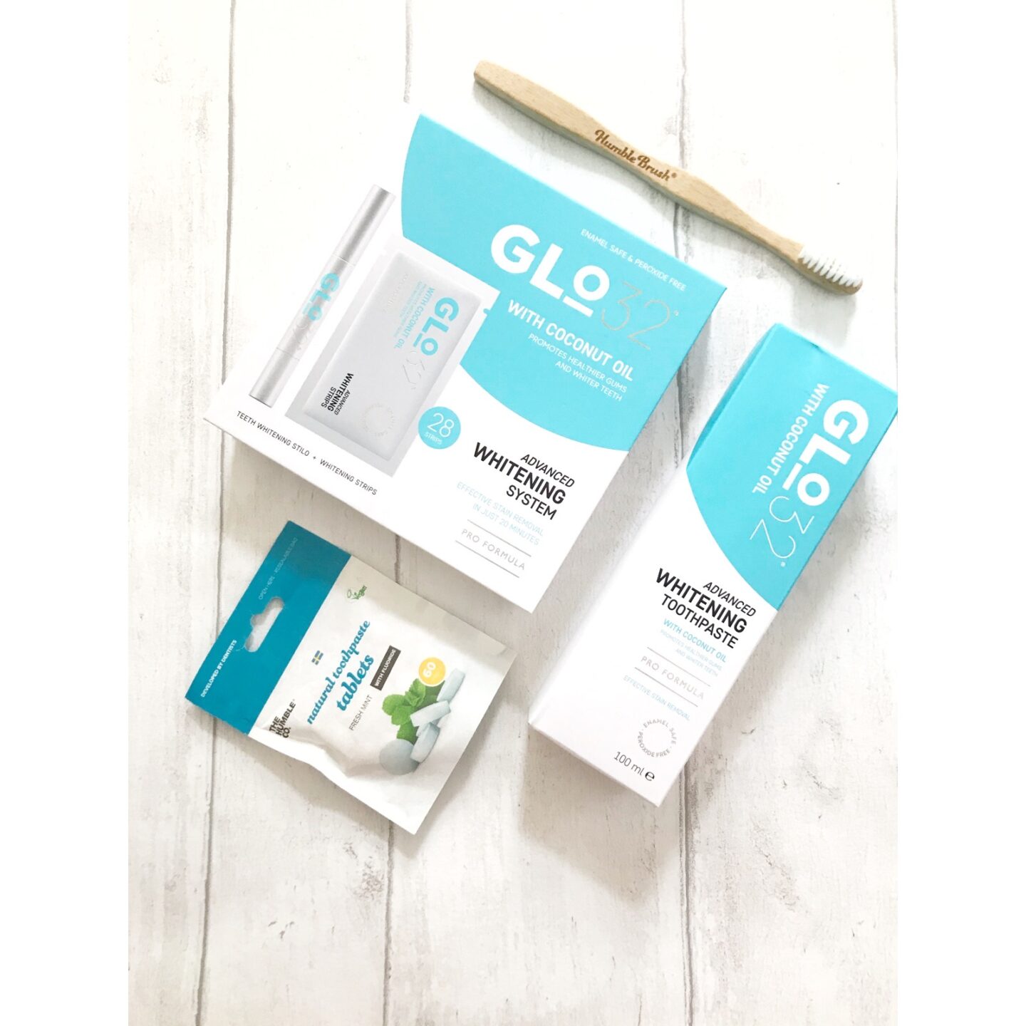 GLO32 teeth whitening flatlay photo