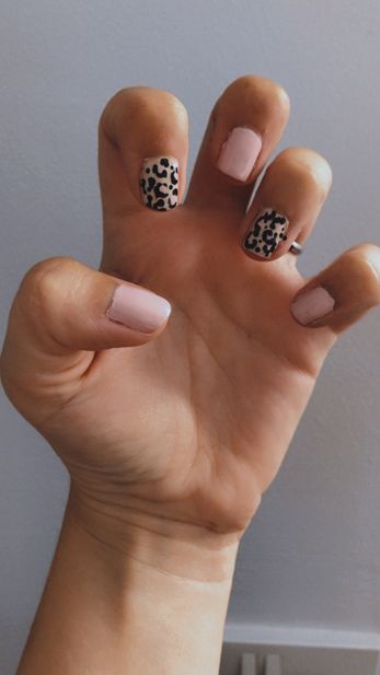 Animal print nails
