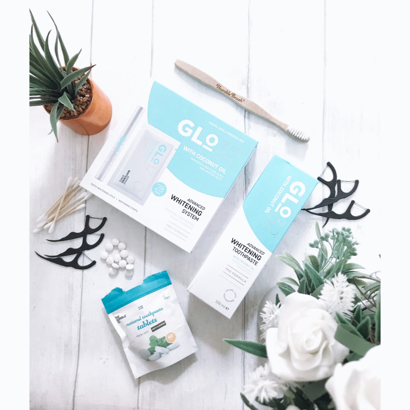 GLO32 flatlay photo